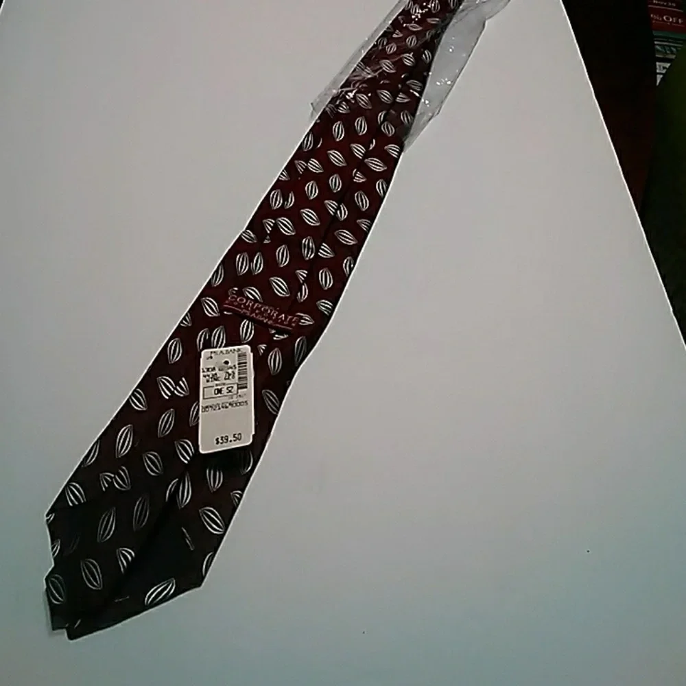 NWT Men's JoS A. Bank Tie